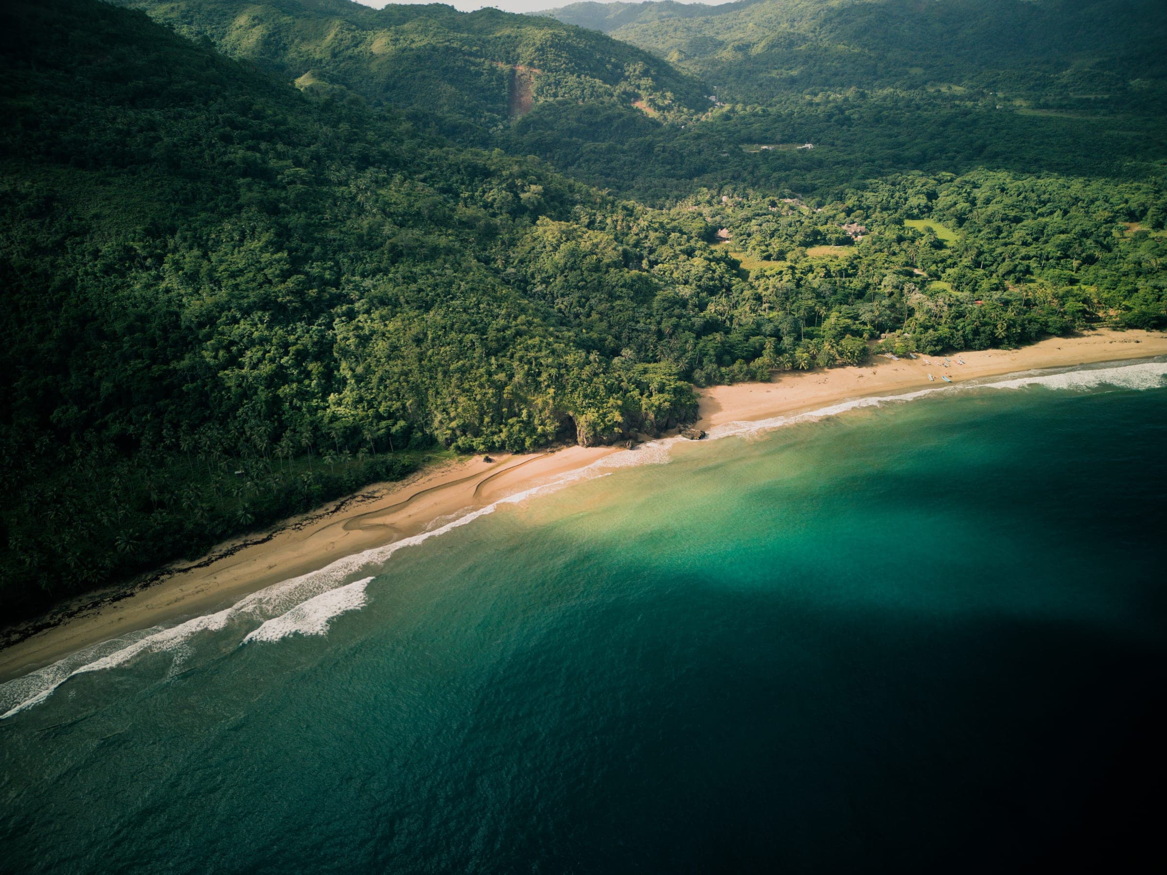 Aerial view of El Valle beach, jungle coast at sunset — Samaná, Dominican Republic